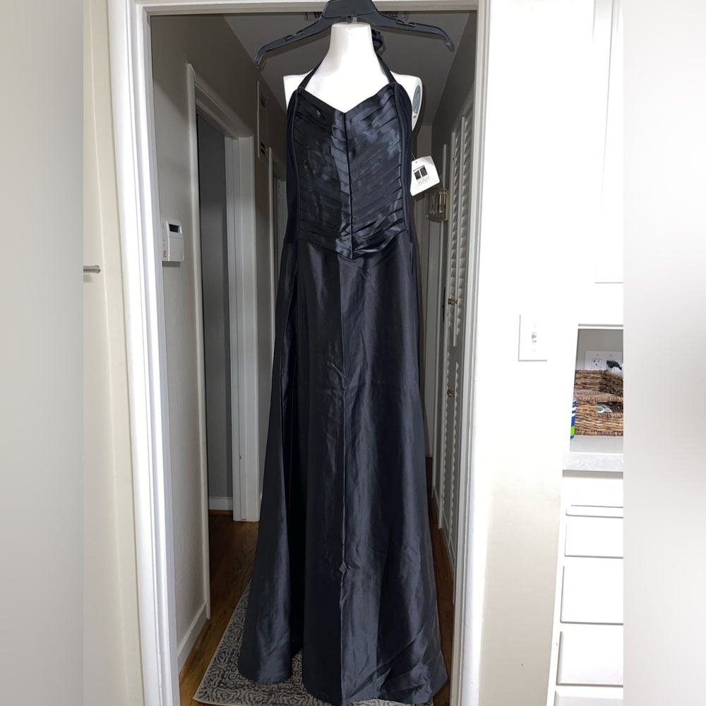 NWT Tadashi Shoji Ribbon Halter Formal Dress
